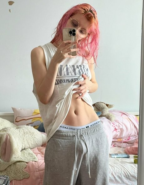 ティーンフィンガリングOnlyFans トップ 画像