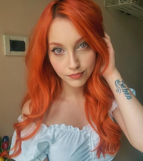 Mona Schon かわいいスター アーカイブ