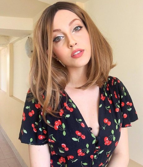 Mona Schon エロティックモデル 写真