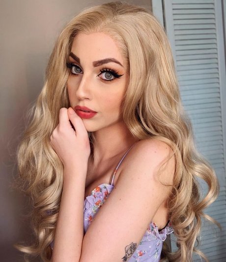 Mona Schon ポルノスター 写真