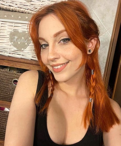 Mona Schon ポルノスター 美しい 写真