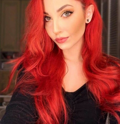 Mona Schon 美しいモデル ギャラリー