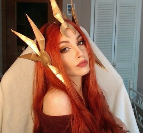 Mona Schon ポルノモデル 写真