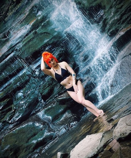 ティーンシーメールOnlyFans ヌード 画像