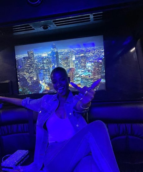 Ella Balinska セックススター 写真