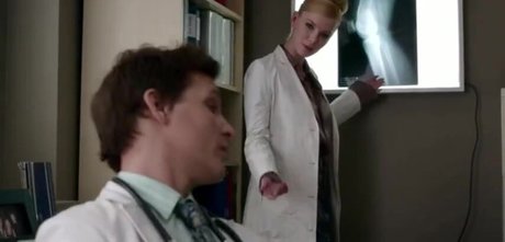 Betty Gilpin 美しいスター 画像