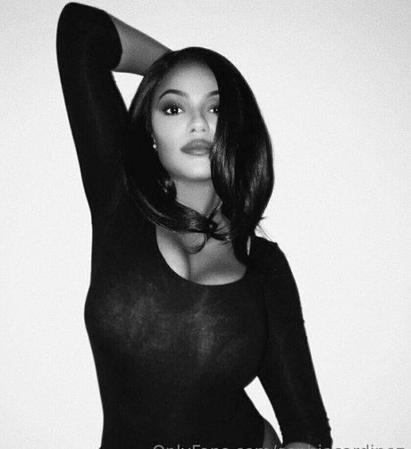 sophiacardinez 美しいモデル ギャラリー