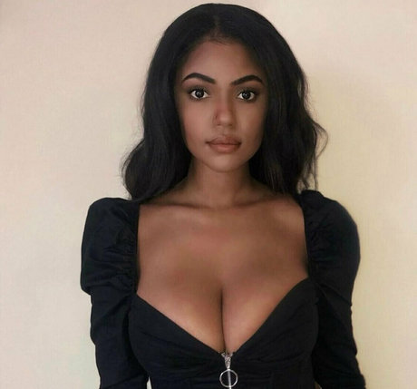 sophiacardinez ポルノモデル 画像