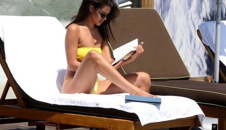 スニーカー OnlyFans アートxxx 写真