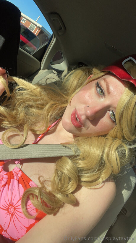 トップレスビーチOnlyFans セクシー 画像