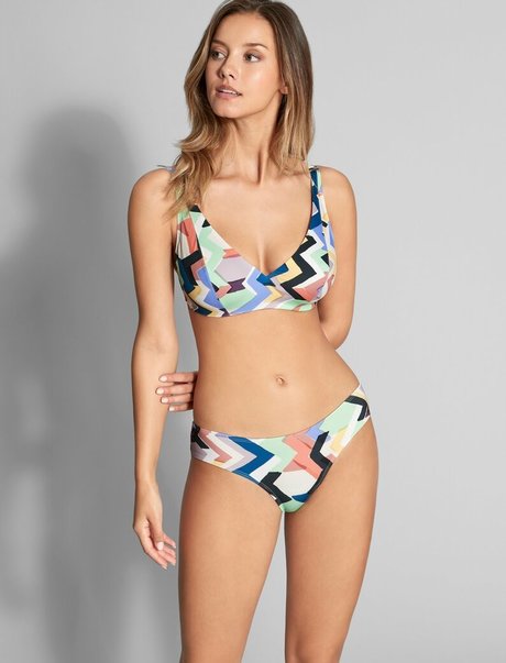 18歳のOnlyFans セクシーxxx 画像