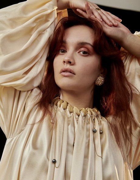 Olivia Cooke 完璧なポルノスター 写真