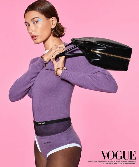 Hailey Baldwin Bieber 裸モデル 写真