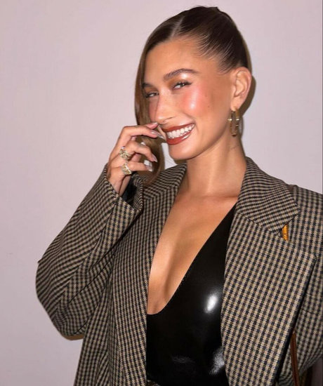 Hailey Baldwin Bieber ヌード女優 写真