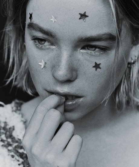 チンコを持つ女たち OnlyFans トップ 写真