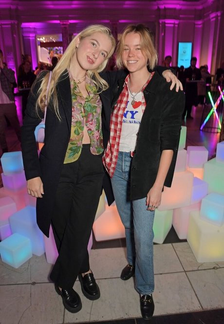 痩せた金髪の熟女OnlyFans 無料裸 画像