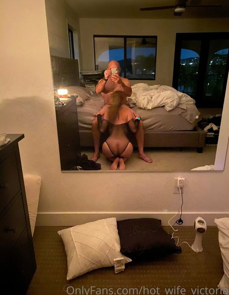 hot wife victoria 女優 写真