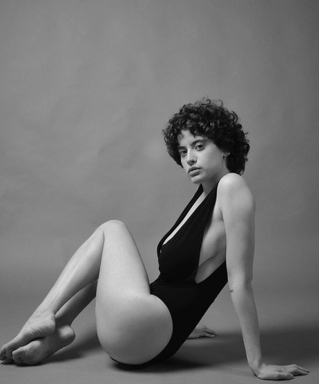 Anna Pittureri アートポルノスター ギャラリー