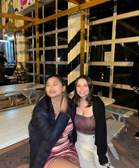 Deena E ポルノモデル 画像