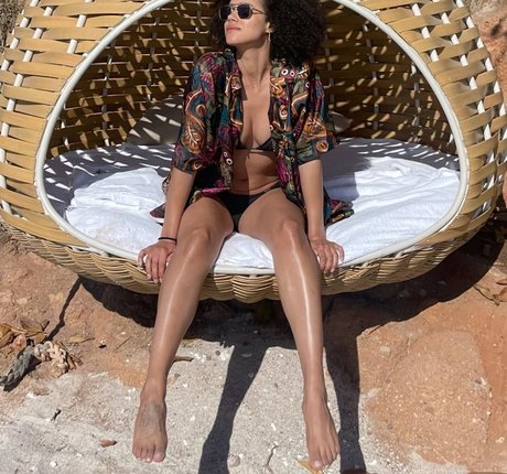Nathalie Emmanuel セクシーモデル 写真
