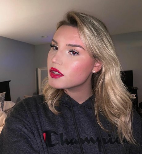 Erica Carosella ヌードモデル 写真