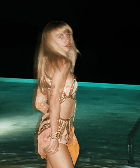 Eda Zamanpur 美しいポルノスター 写真