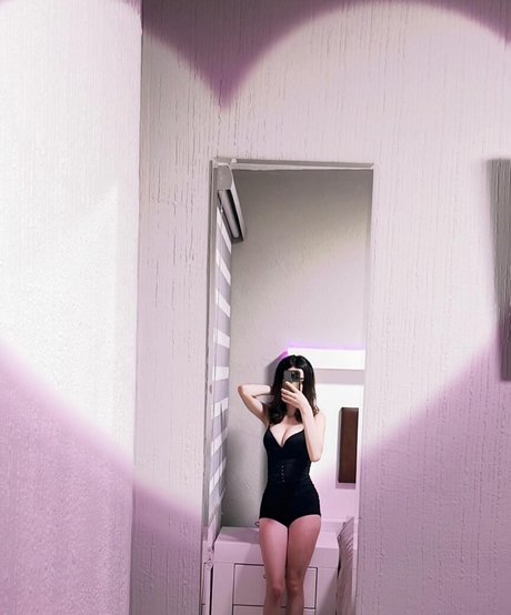 Abicita a 美しいモデル 画像