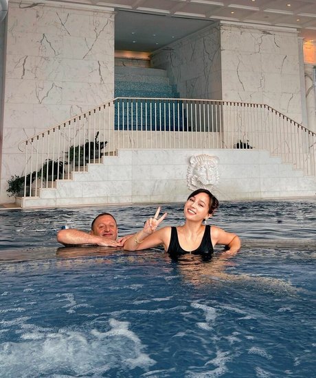 J Lou_ ポルノ女優 写真