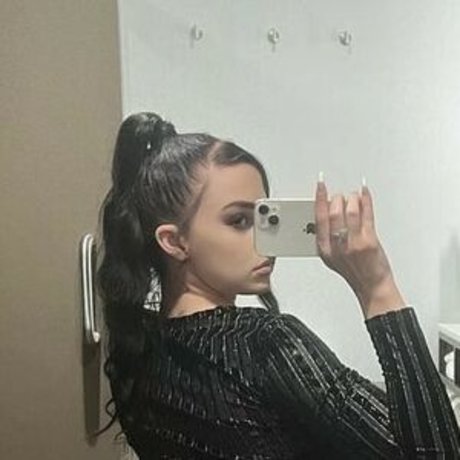 赤毛の巨乳OnlyFans セクシーヌード 写真