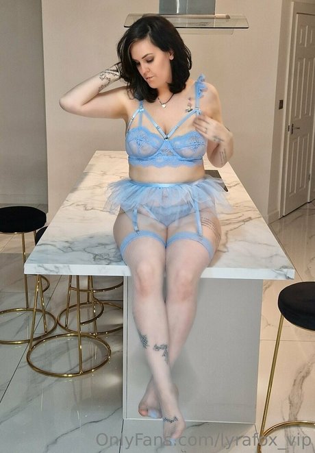 lyrafox free エロティックなポルノスター 写真