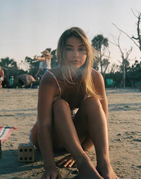 Madelyn Cline ポルノスター パーフェクト 写真