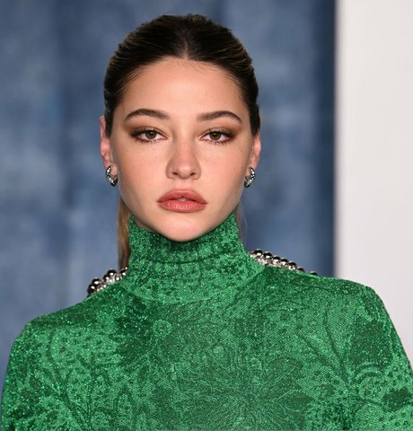 Madelyn Cline ポルノスター アーカイブ