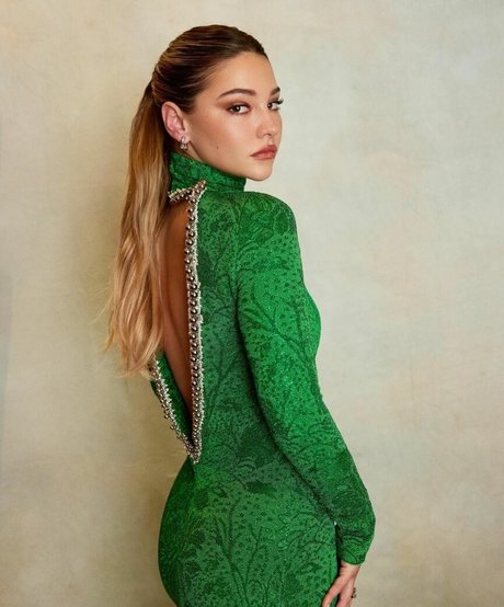 Madelyn Cline ホット女優 画像