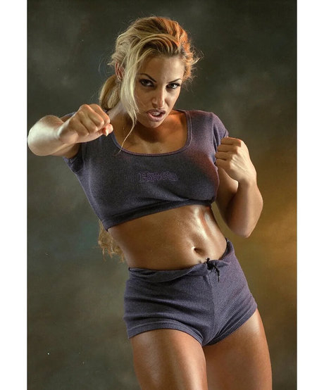 Trish Stratus XXXモデル 画像