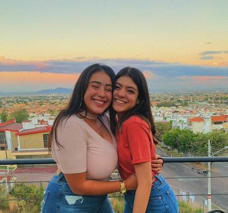 小柄なBBC OnlyFans セクシーヌード ギャラリー