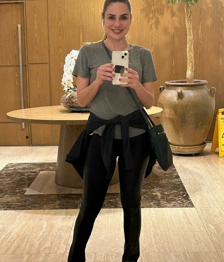 大きな黒い猫OnlyFans 美しいヌード 写真