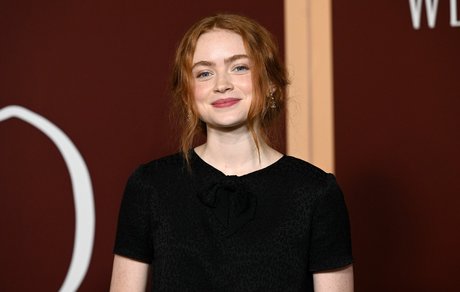 Sadie Sink ポルノスター 無料 写真