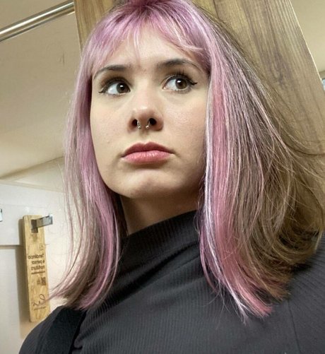 Julia K Barni ポルノ女優 写真