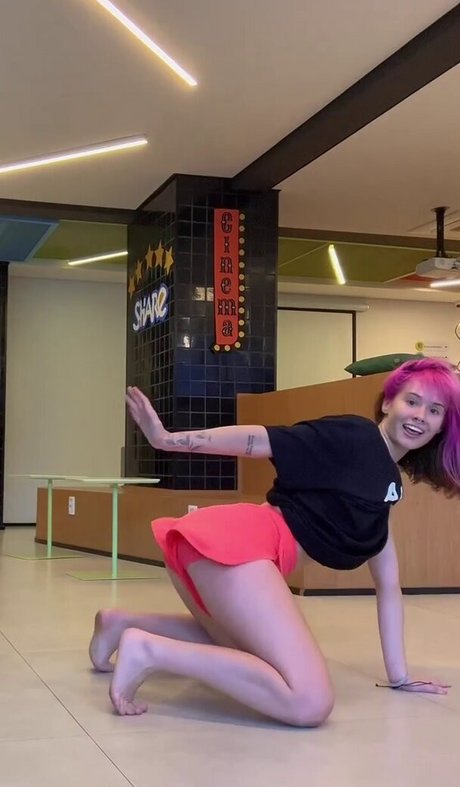 Julia K Barni profile image