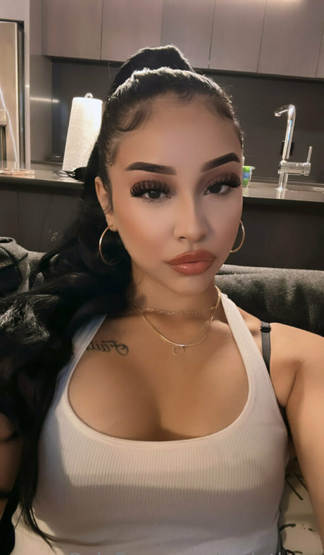 mslatinax エロティックなモデル 画像