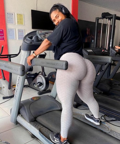 _flavialavinea エロティックなモデル 写真