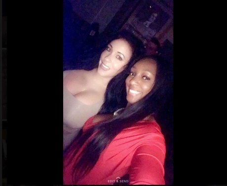 アジア人フィンドムOnlyFans セクシーヌード 画像