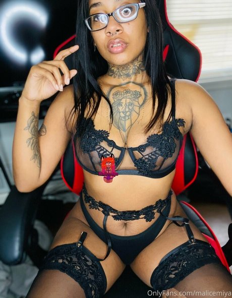 ぽっちゃりブロンドOnlyFans HD ギャラリー