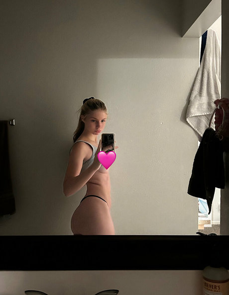 射精 顔射 OnlyFans アダルト 写真