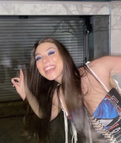 Kira Kosarin エロティックなモデル 写真