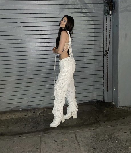 Kira Kosarin アートスター 写真