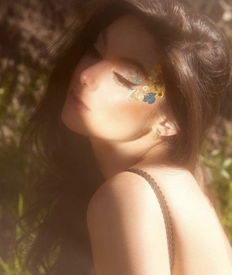 Kira Kosarin セックスポルノスター 画像