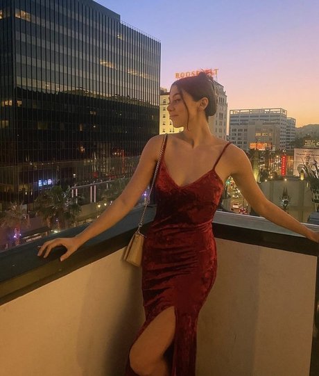 Kira Kosarin セクシーなスター 写真