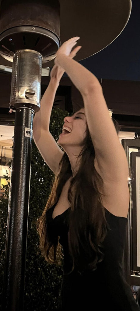 Kira Kosarin xxxモデル 写真