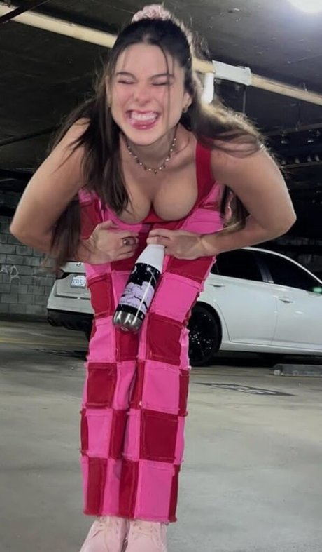 Kira Kosarin ポルノスター 写真